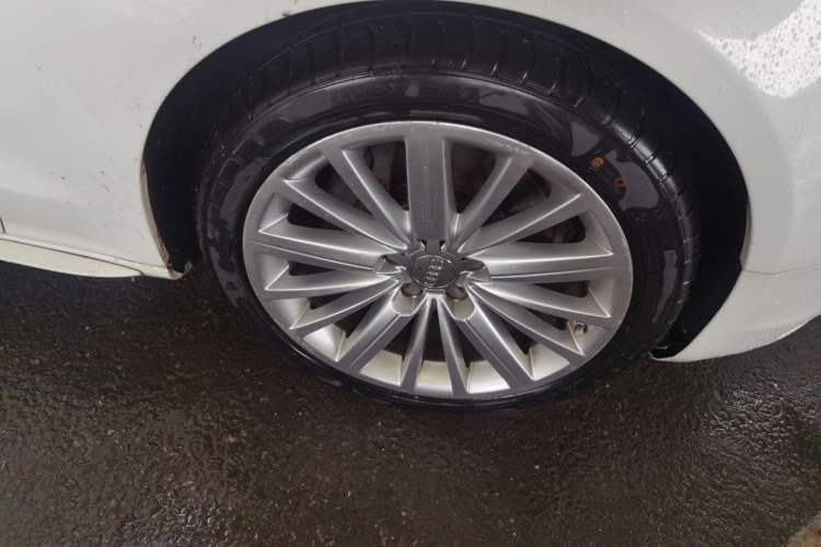 Used Audi A5 2014 Sportback 45 TFSI Right Front Wheel Hub