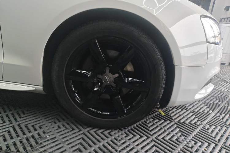Used Audi A5 2014 Cabriolet 45 TFSI quattro Right Front Wheel Hub