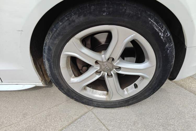 Used Audi A5 2014 Coupe 45 TFSI Right Front Wheel Hub