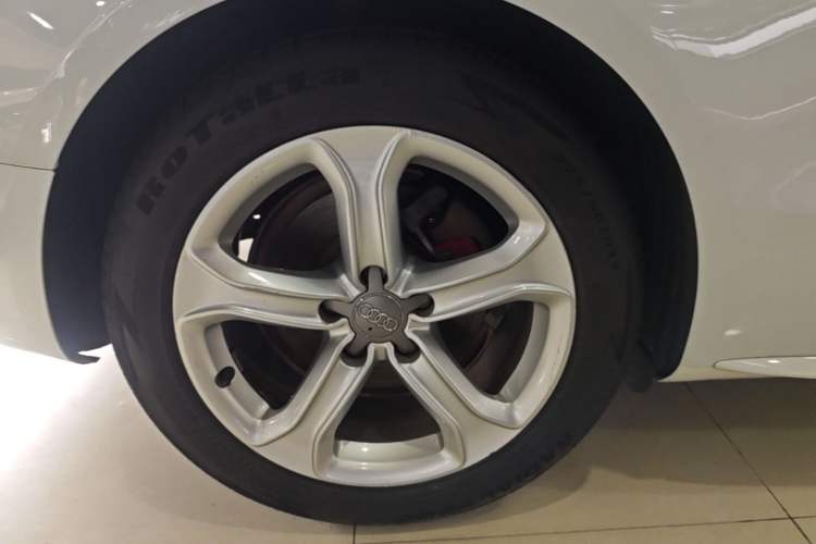 Used Audi A5 2014 Coupe 45 TFSI Right Rear Wheel Hub