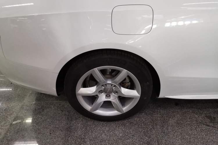 Used Audi A5 2014 Cabriolet 45 TFSI Right Rear Wheel Hub