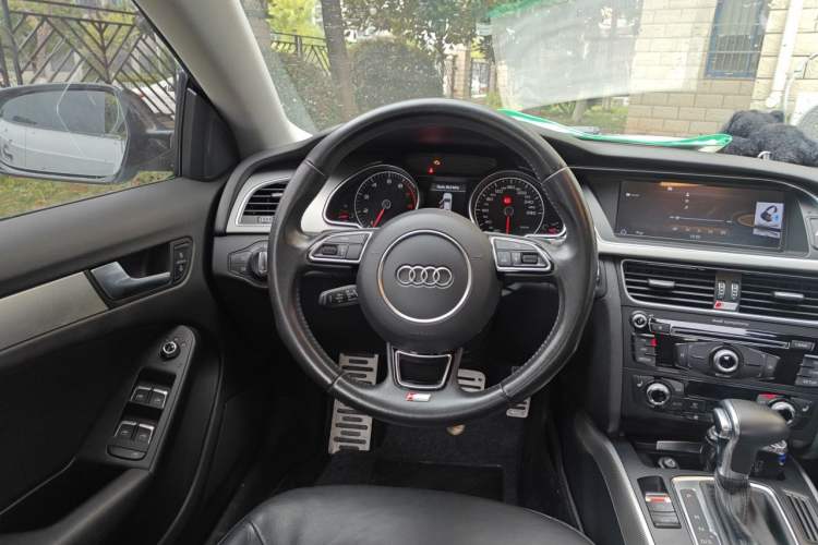 Used Audi A5 2014 Sportback 45 TFSI Fashion Edition Steering Wheel