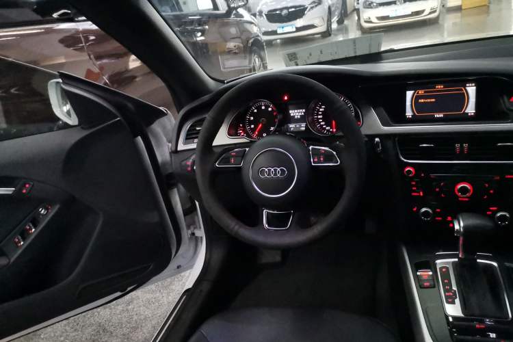 Used Audi A5 2014 Cabriolet 45 TFSI Steering Wheel