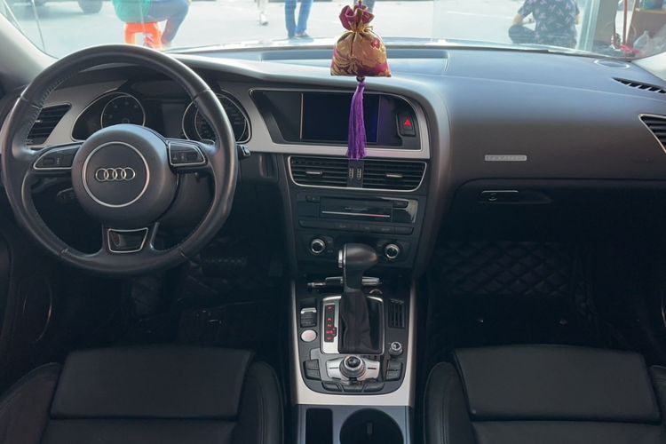 Used Audi A5 2014 Coupe 45 TFSI Fashion Edition Steering Wheel