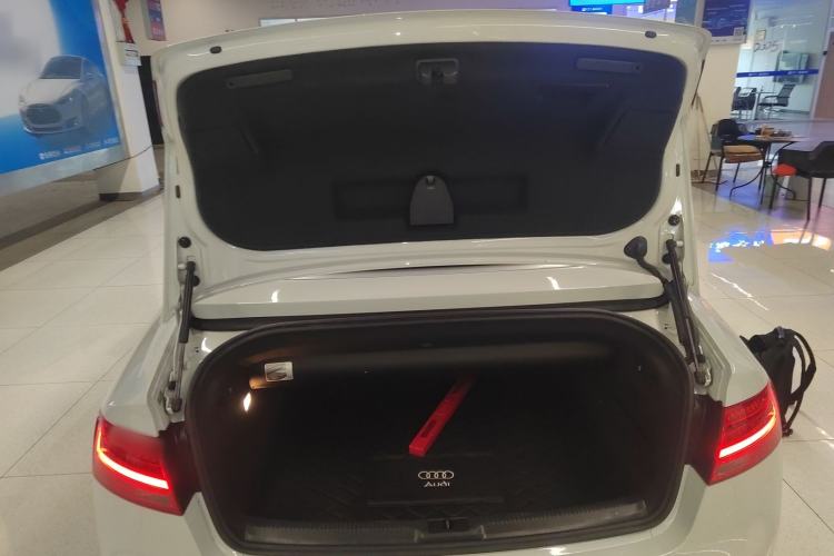 Used Audi A5 2014 Cabriolet 45 TFSI Trunk