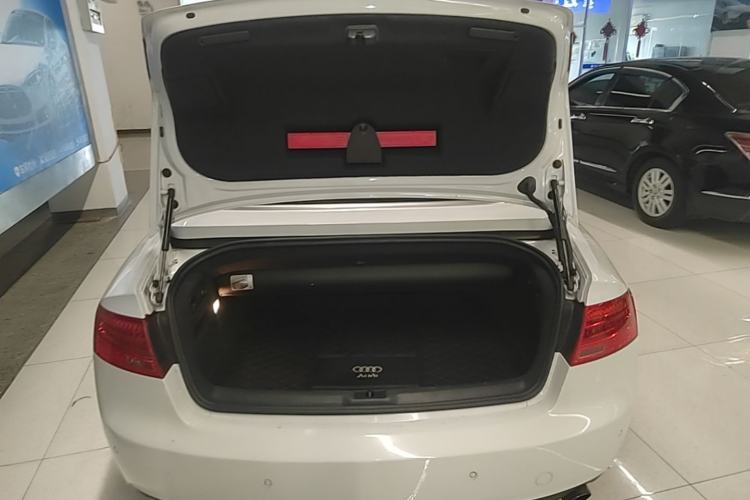 Used Audi A5 2014 Cabriolet 45 TFSI Trunk