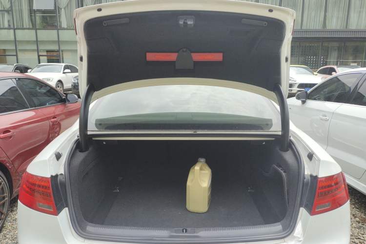 Used Audi A5 2014 Coupe 45 TFSI Trunk
