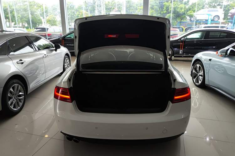 Used Audi A5 2014 Coupe 45 TFSI Trunk