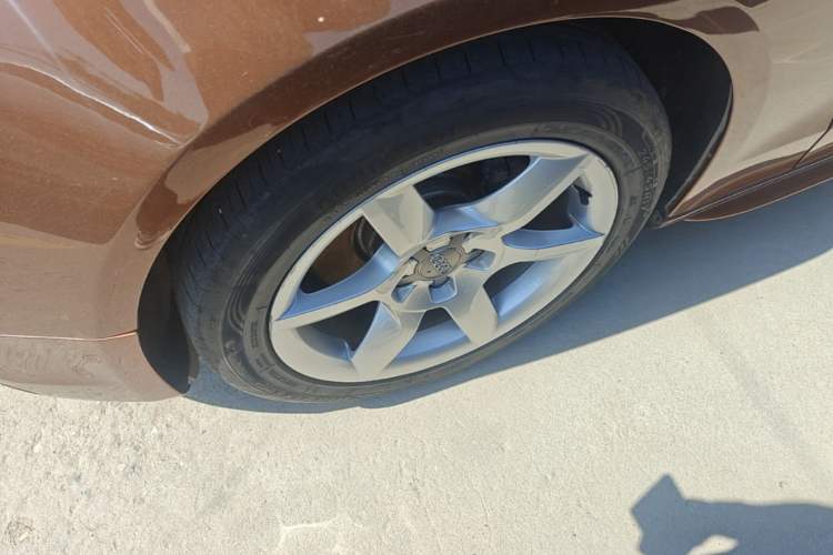 Used Audi A5 2014 Cabriolet 45 TFSI Left Front Wheel Hub