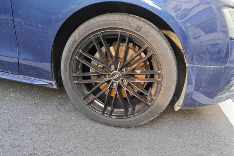 Used Audi A5  Right Front Wheel Hub