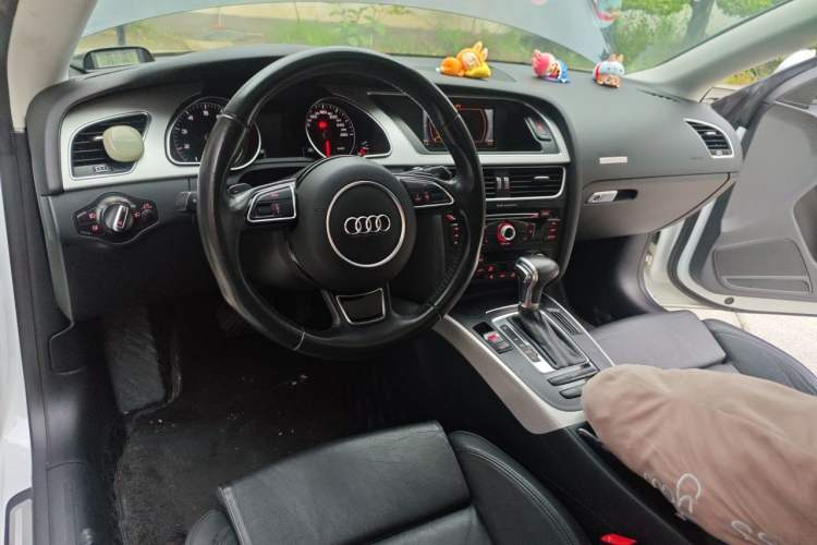 Used Audi A5 2016 Facelift Coupe 35 TFSI Ambition Edition Center Console