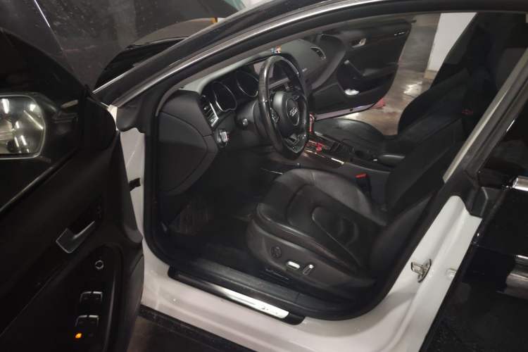 Used Audi A5 2016 Restyled Sportback 45 TFSI Comfort Version Driver Seat