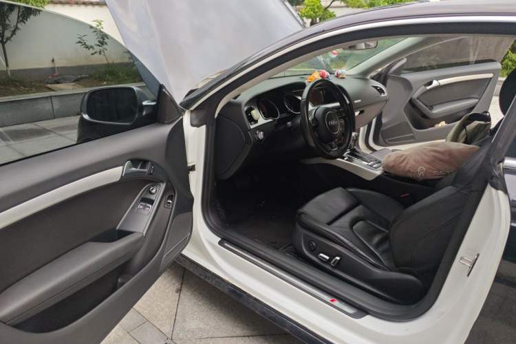 Used Audi A5 2016 Facelift Coupe 35 TFSI Ambition Edition Driver Seat