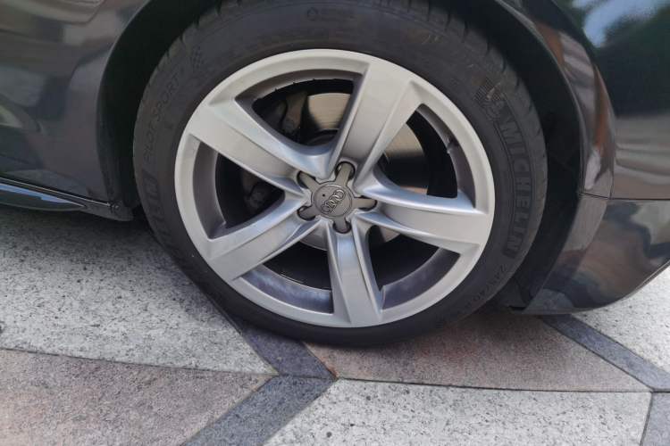 Used Audi A5 2016 Cabriolet 45 TFSI Ambition Edition Right Front Wheel Hub