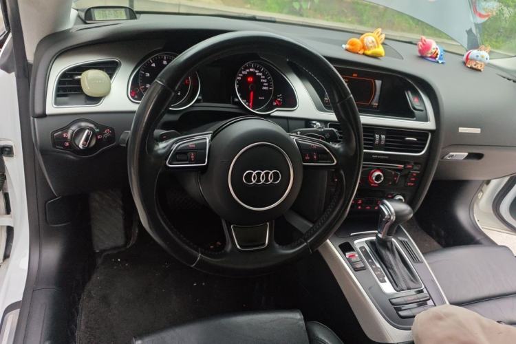 Used Audi A5 2016 Facelift Coupe 35 TFSI Ambition Edition Steering Wheel