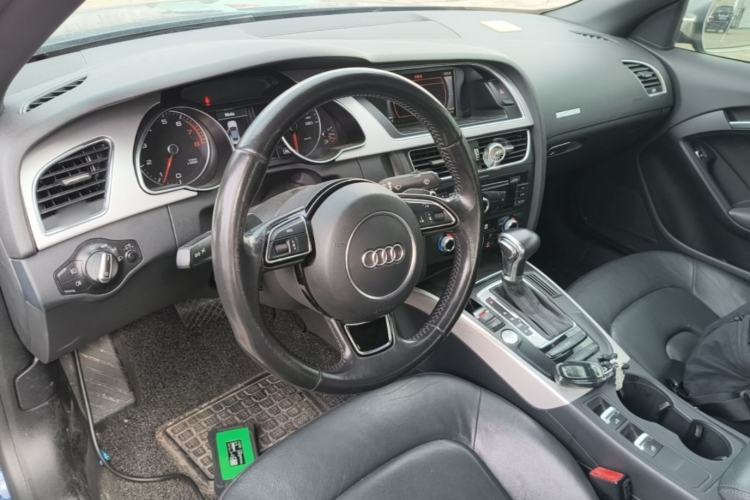Used Audi A5 2016 Cabriolet 45 TFSI Comfort Model Center Console