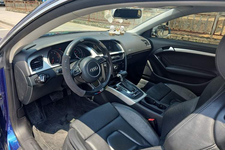 Used Audi A5 2016 Coupe 45 TFSI Ambition Edition Interior 2
