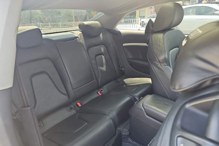 Used Audi A5 2016 Coupe 45 TFSI Ambition Edition Interior 6