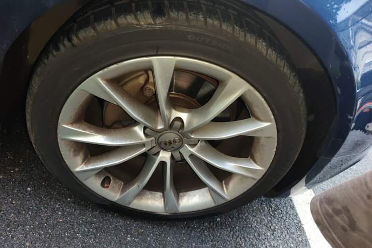 Used Audi A5 2016 Cabriolet 45 TFSI Ambition Edition Right Front Wheel Hub