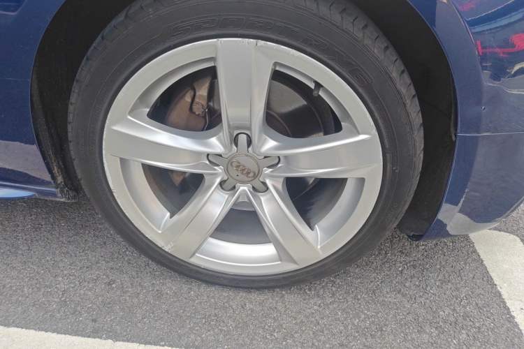 Used Audi A5 2016 Restyled Sportback 45 TFSI Comfort Version Right Front Wheel Hub