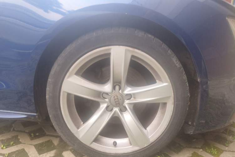 Used Audi A5 2016 Restyled Sportback 35 TFSI Ambition Edition Right Front Wheel Hub