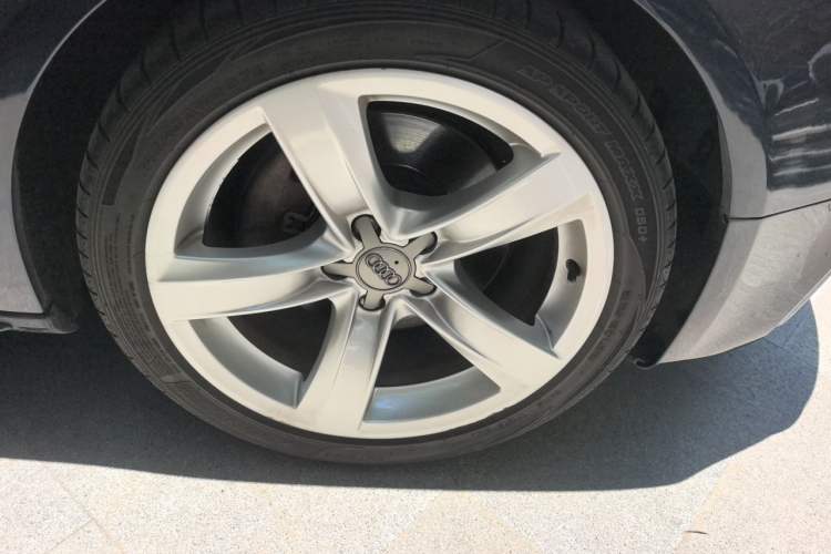 Used Audi A5 2016 Restyled Sportback 45 TFSI Comfort Version Right Front Wheel Hub
