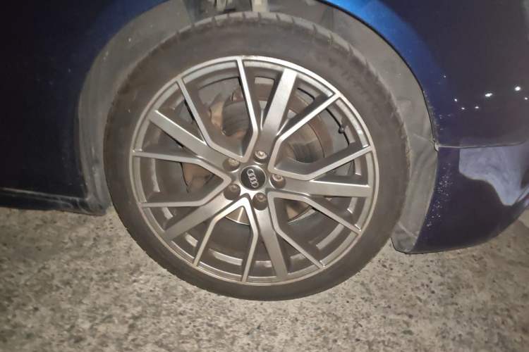 Used Audi A5 2016 Restyled Sportback 45 TFSI Comfort Version Right Front Wheel Hub