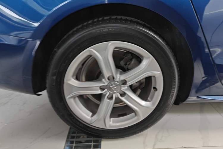 Used Audi A5 2016 Sportback 45 TFSI Right Rear Wheel Hub