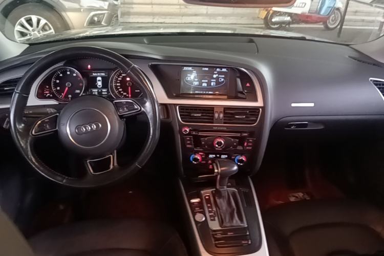 Used Audi A5 2016 Sportback 45 TFSI Center Console