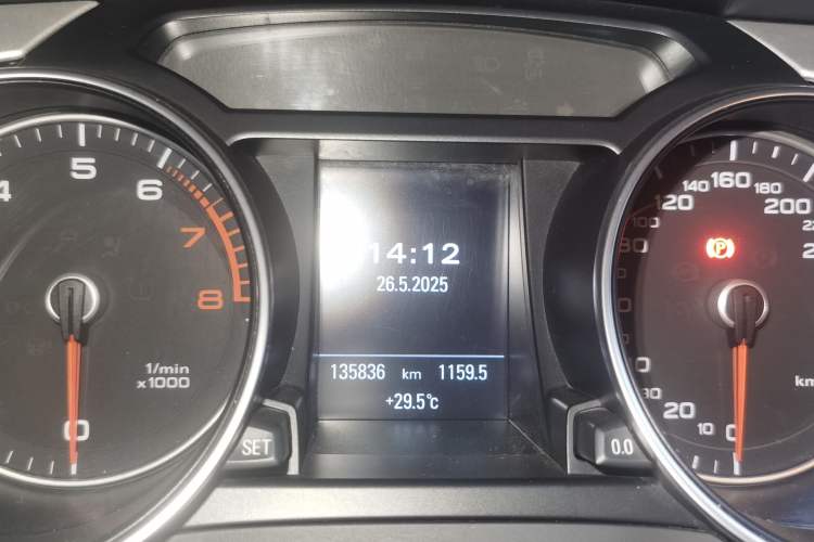 Used Audi A5 2016 Sportback 45 TFSI Odometer Close Up