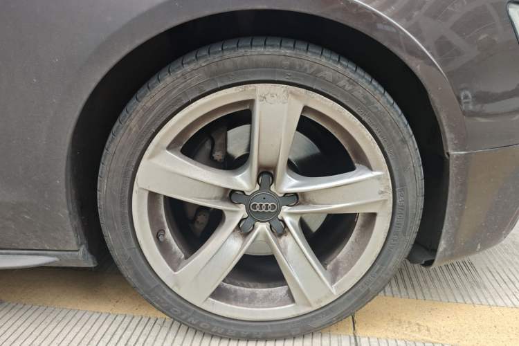 Used Audi A5 2016 Restyled Sportback 45 TFSI Comfort Version Right Front Wheel Hub