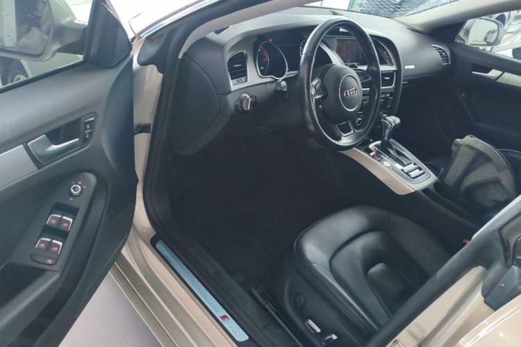 Used Audi A5 2016 Restyled Sportback 45 TFSI Comfort Version Driver Seat