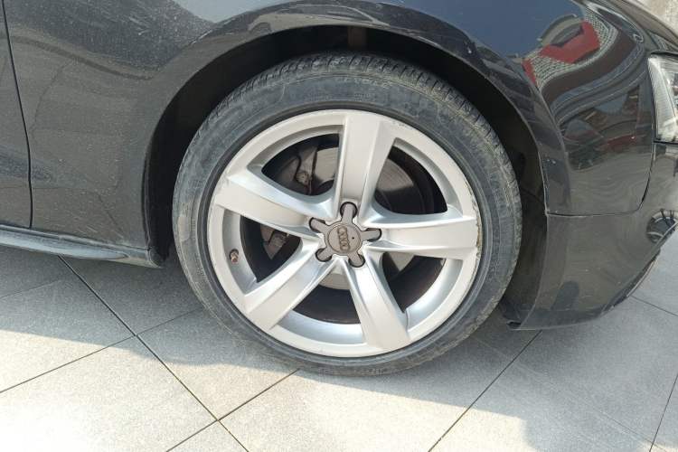 Used Audi A5 2016 Restyled Sportback 45 TFSI Comfort Version Right Front Wheel Hub