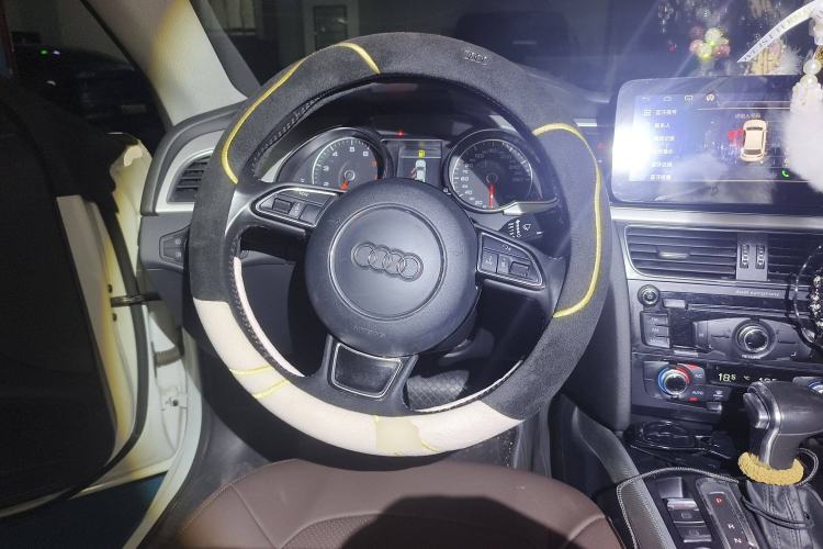 Used Audi A5 2016 Restyled Sportback 45 TFSI Comfort Version Steering Wheel