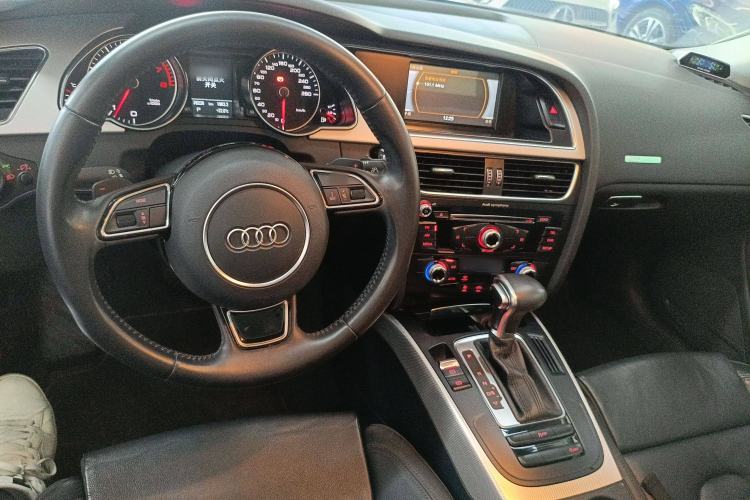 Used Audi A5 2016 Coupe 45 TFSI Ambition Edition Center Console