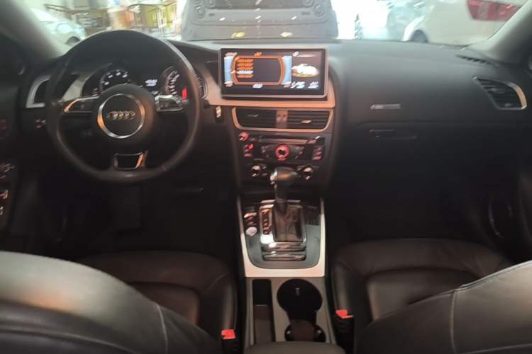 Used Audi A5 2016 Restyled Sportback 45 TFSI Comfort Version Center Console