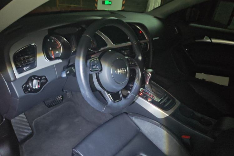 Used Audi A5 2016 Coupe 45 TFSI Ambition Edition Center Console