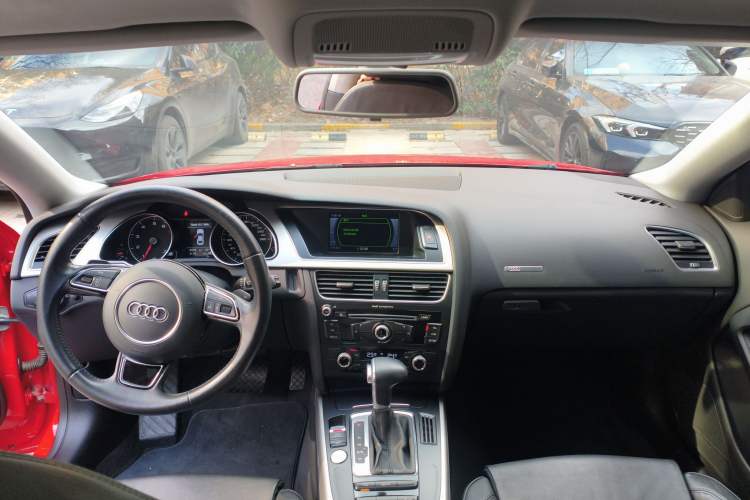 Used Audi A5 2016 Coupe 45 TFSI Ambition Edition Center Console