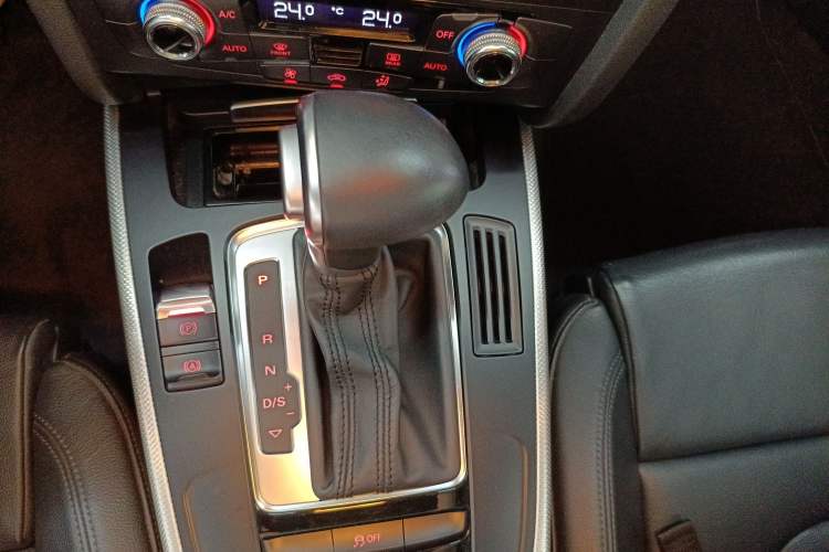 Used Audi A5 2016 Coupe 45 TFSI Ambition Edition Gear Lever