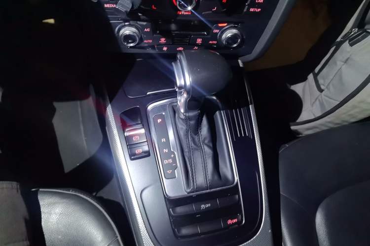 Used Audi A5 2016 Facelift Cabriolet 45 TFSI Ambition Edition Gear Lever