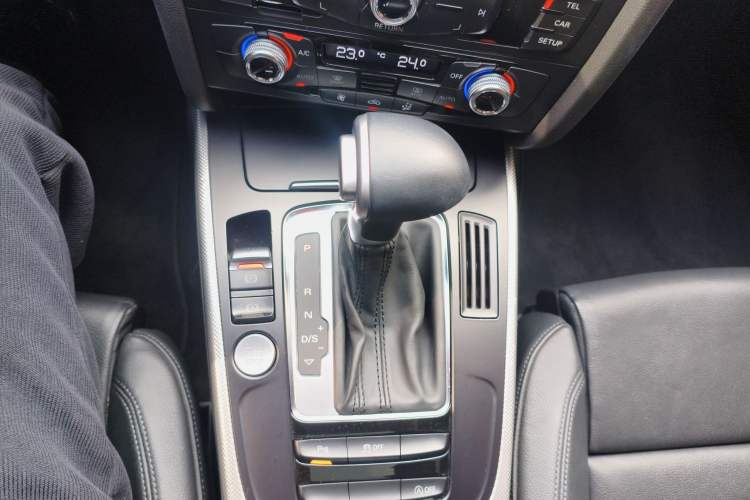 Used Audi A5 2016 Coupe 45 TFSI Ambition Edition Gear Lever