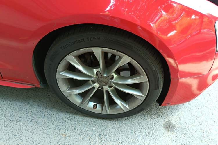 Used Audi A5 2016 Restyled Sportback 35 TFSI Ambition Edition Right Front Wheel Hub