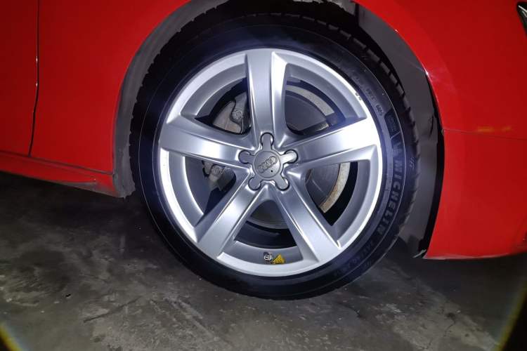 Used Audi A5 2016 Facelift Cabriolet 45 TFSI Ambition Edition Right Front Wheel Hub