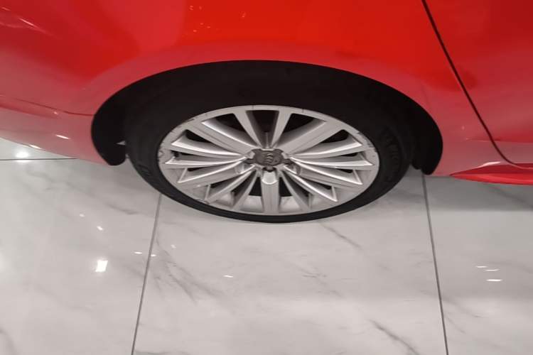 Used Audi A5 2016 Restyled Sportback 45 TFSI Comfort Version Right Rear Wheel Hub