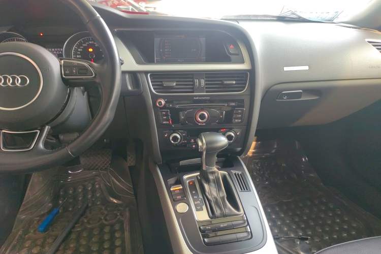 Used Audi A5 2016 Restyled Sportback 45 TFSI Comfort Version Audio And AC Panel