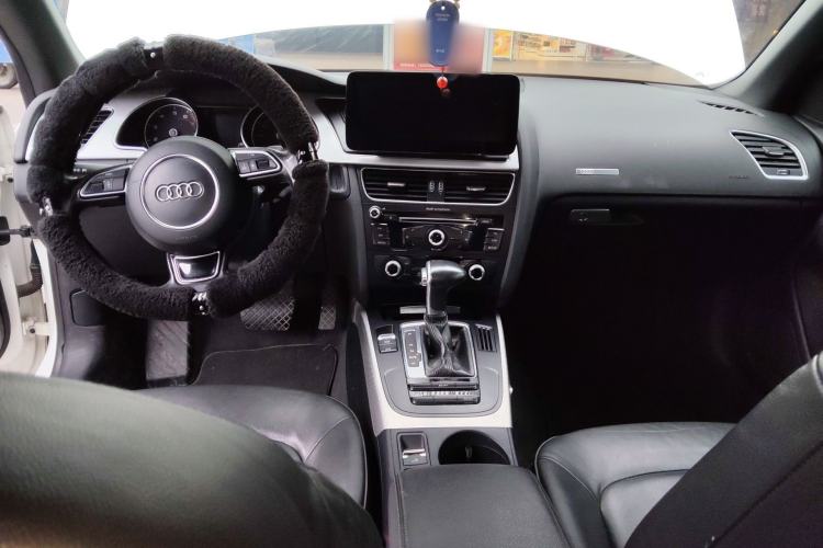 Used Audi A5 2016 Cabriolet 45 TFSI Ambition Edition Center Console