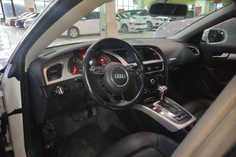 Used Audi A5 2016 Sportback 45 TFSI Center Console