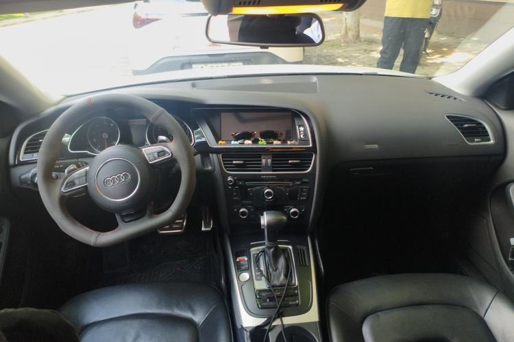 Used Audi A5 2016 Restyled Sportback 45 TFSI Comfort Version Center Console