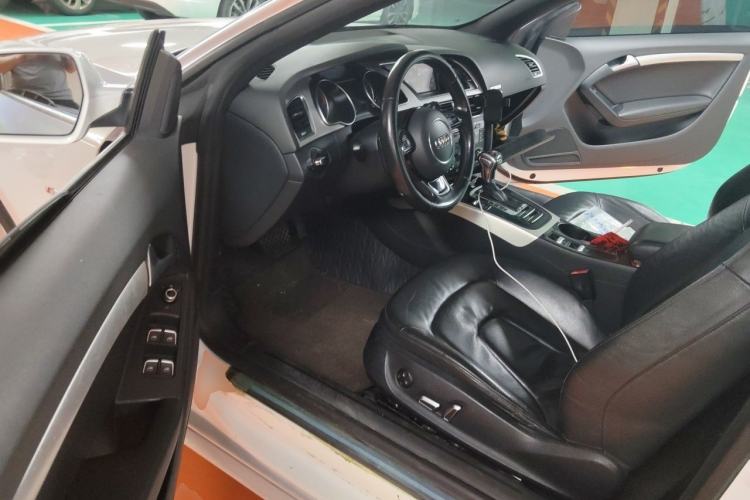 Used Audi A5 2016 Cabriolet 45 TFSI Ambition Edition Driver Seat