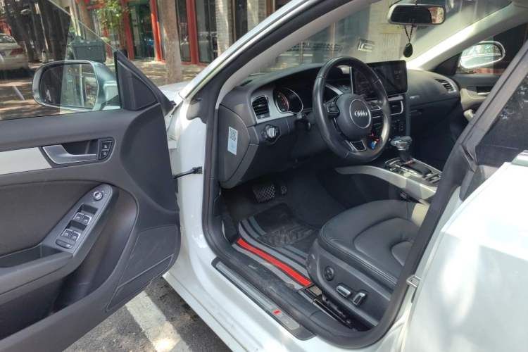 Used Audi A5 2016 Restyled Sportback 45 TFSI Comfort Version Driver Seat
